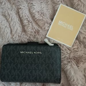 Michael Kors leather bifold wallet *new*